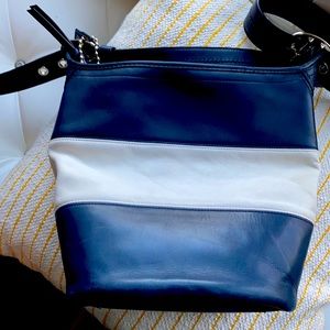 Navy White Rugby Coach Tote Purse in great shape. Few marks inside-can’t see